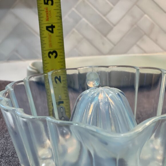 Vintage Opalescent Citrus Reamer — H.C. Fry “Pearl Glass,” c. 1920s - Picture 11 of 16